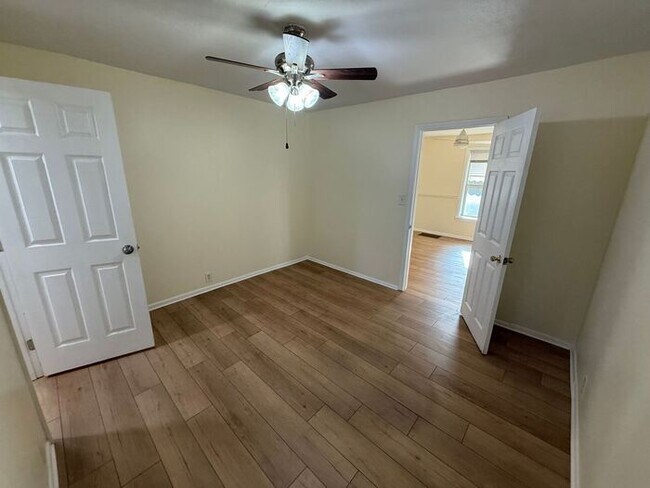 Building Photo - Pensacola - 32503 - 2 bedroom, 2 bathroom