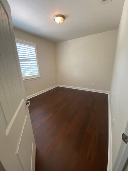 Building Photo - 6708 Menchaca Rd