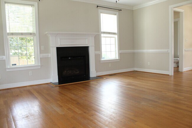 Building Photo - 113 Red Field Pl