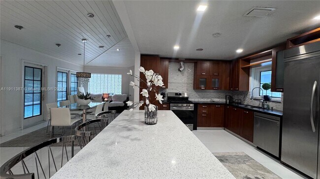 Building Photo - 1332 Van Buren St