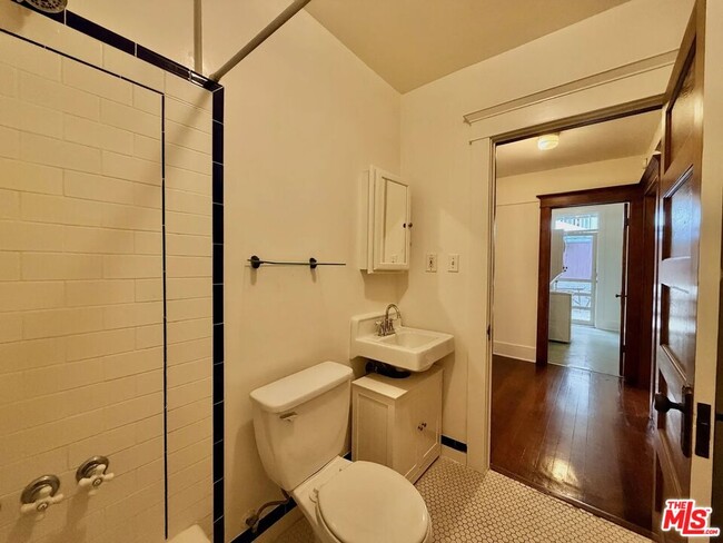 Building Photo - 1110 Echo Park Ave