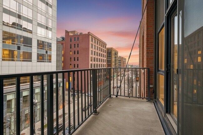 Building Photo - 210 S Desplaines St