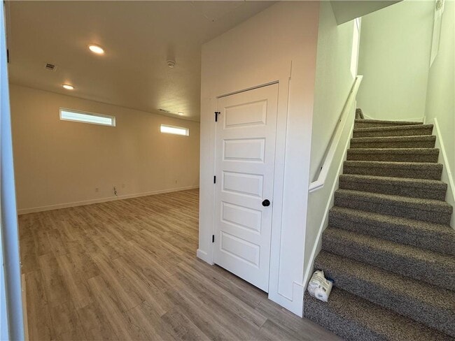 Building Photo - 831 States Ave