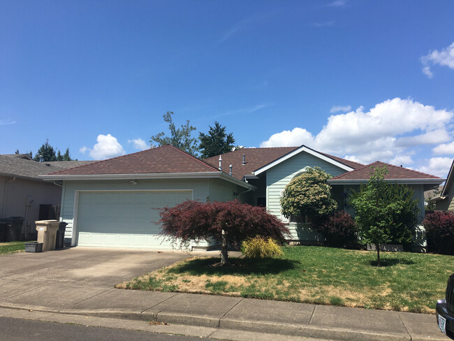 Primary Photo - Fantastic Home In SW Corvallis with Landsc...