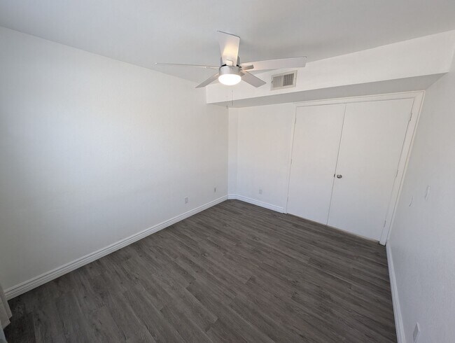Building Photo - 2 Bedroom Condo Unit in the Papago Park Vi...