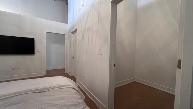 Building Photo - 2303 S Michigan Ave