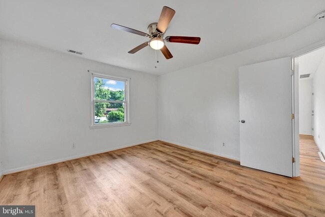Building Photo - 811 Seagrove Rd