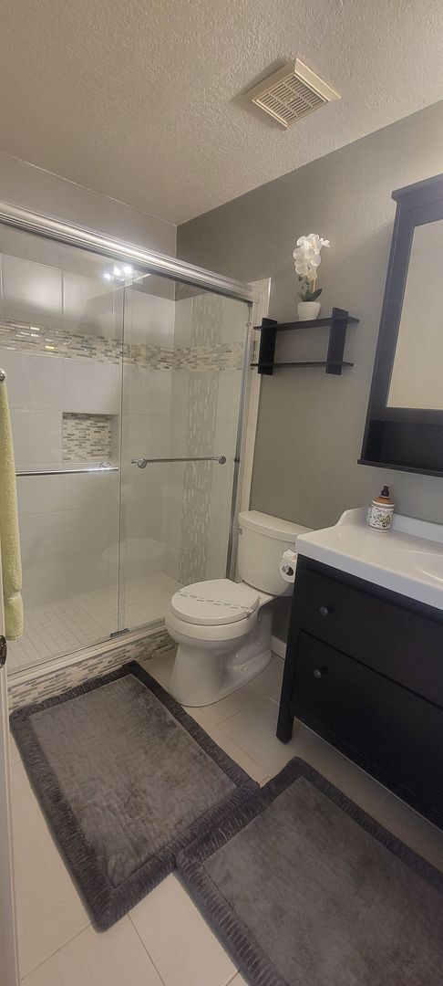 Building Photo - Two bedroom condo - Furnished Seasonal Rental