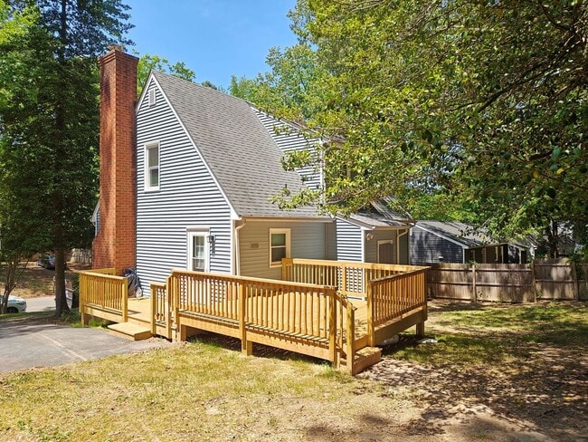 Building Photo - 4 bedroom2 bath home