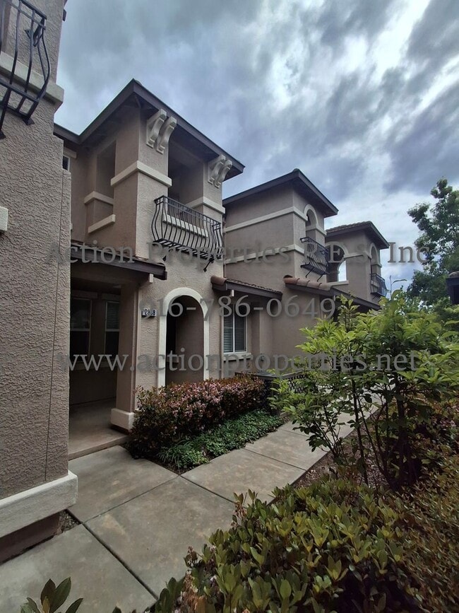 Building Photo - 2308 Las Palomas Loop
