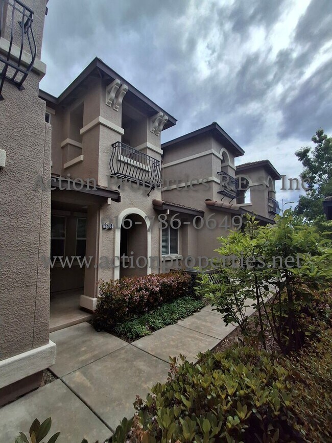 Building Photo - $500 off Move In Special! Stunning Townhome.  - 2 Stories - 3 Bed, 2.5 Bath, 2 Car Garage - Nearb...
