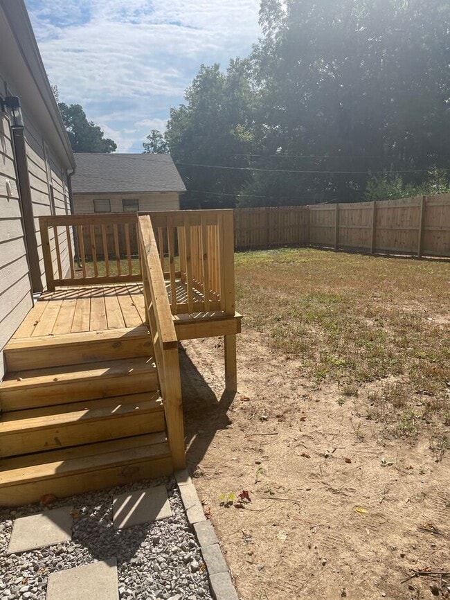 Building Photo - Charming Total Renovation!