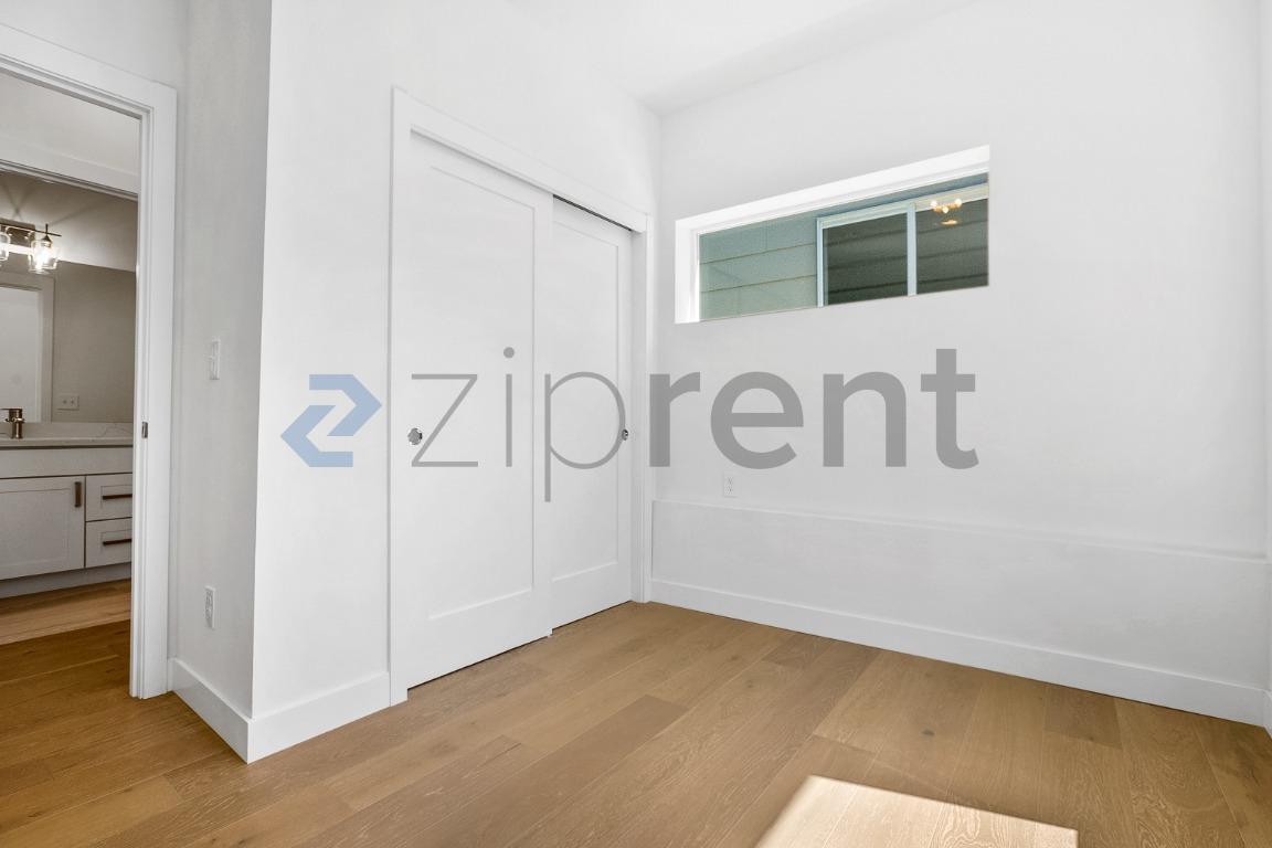 Building Photo - Unit C
