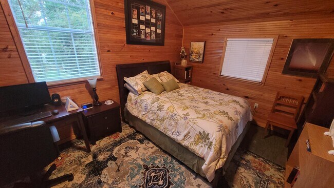 Building Photo - 526 W Main St