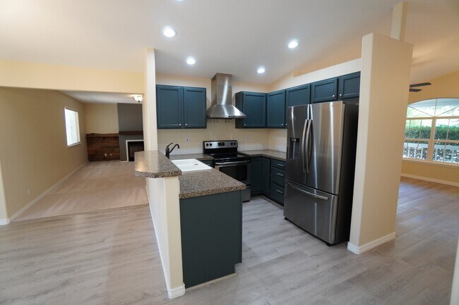 Building Photo - 5903 S Snowdrop Pl