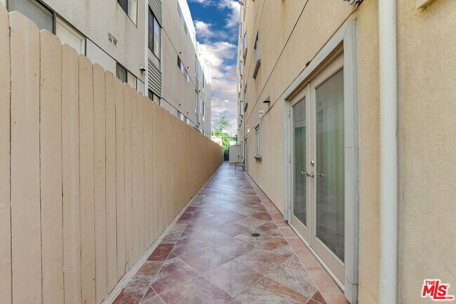 Building Photo - 918 S Wooster St