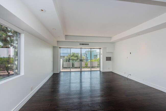 Building Photo - 1155 N La Cienega Blvd