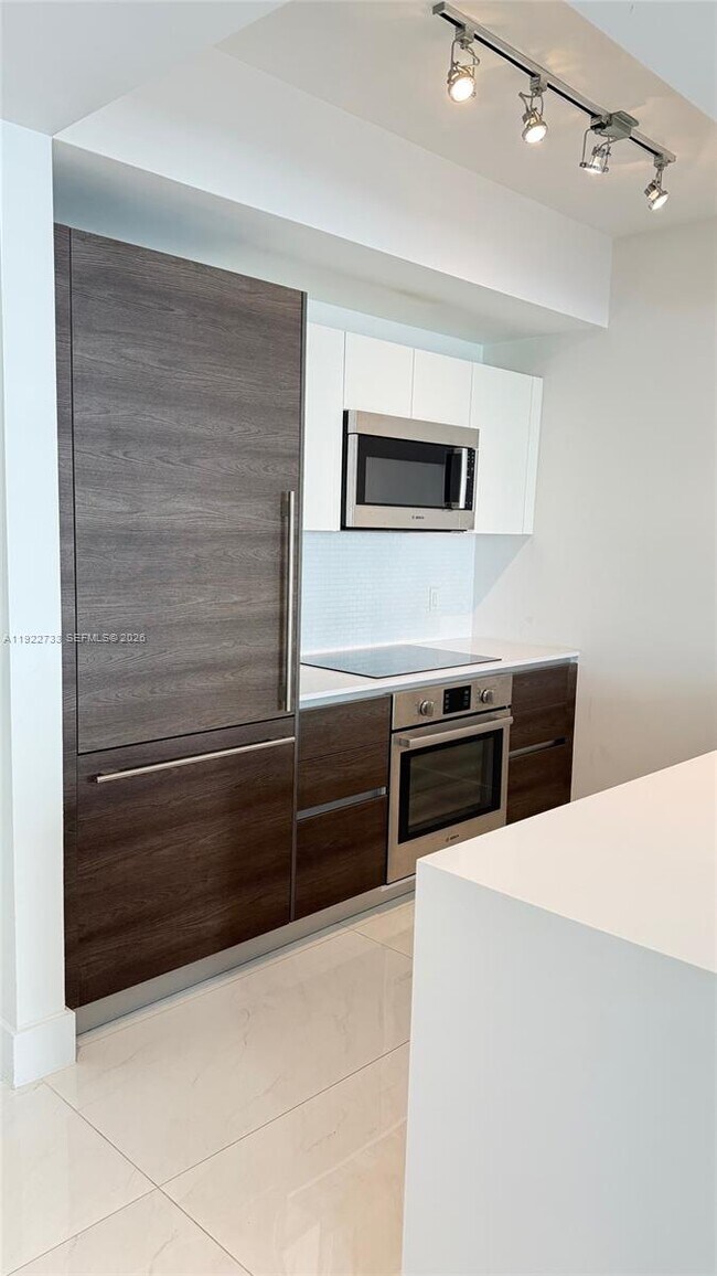 Building Photo - 301 Altara Ave