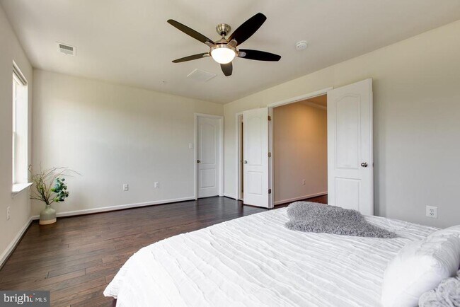 Building Photo - 7201 Thackley Way