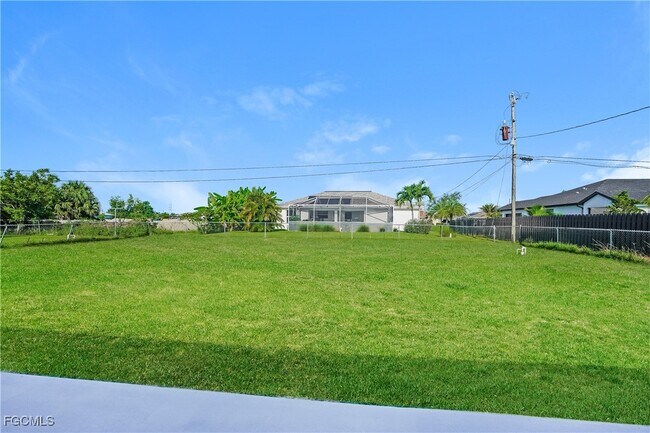 Building Photo - 2504 NE 23rd Pl