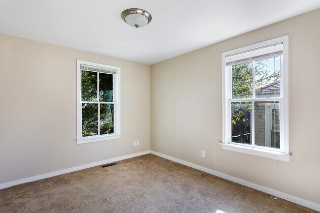 Building Photo - BEAUTIFUL NEW HOME IN HISTORIC MANCHESTER ...