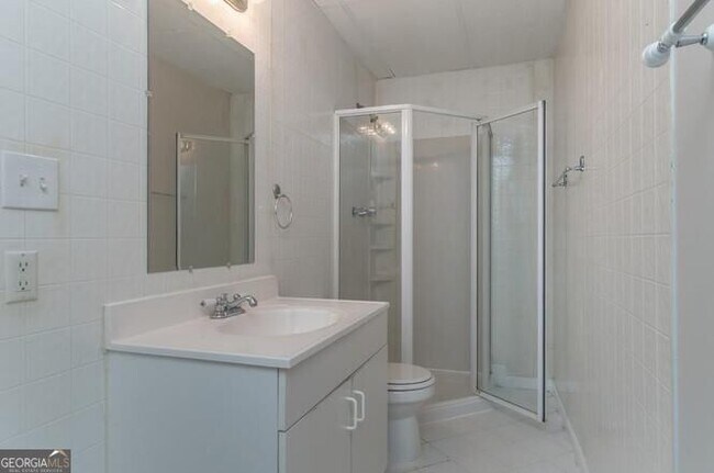 Building Photo - 570 Village Green Ct SW