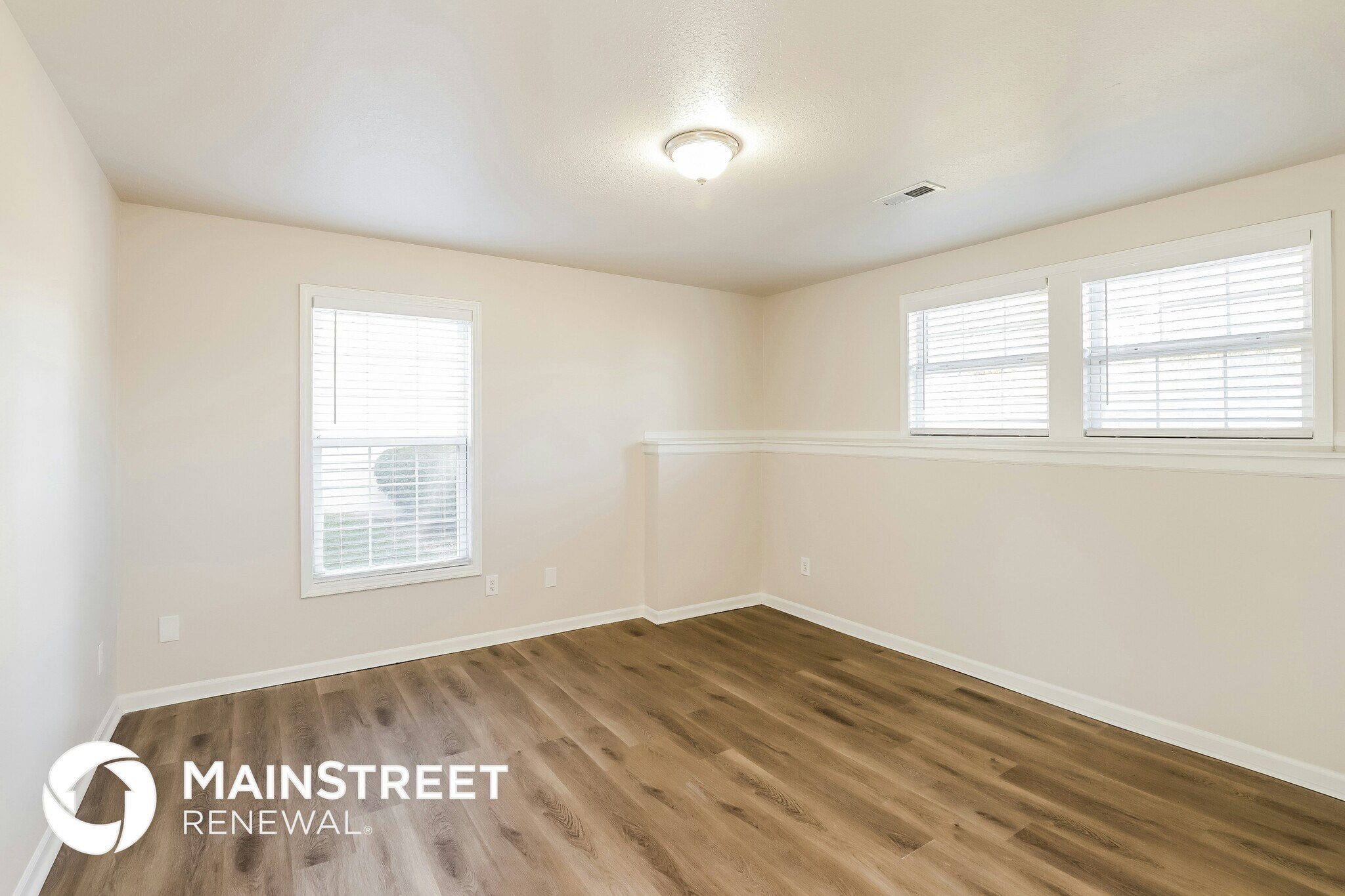 Building Photo - 10926 Rowland Ave