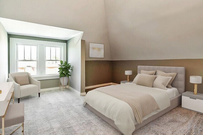 Building Photo - 5 BEDROOMS + 2.5 BATHROOMS + 3 FREE OFF-STREET Parking Spaces SINGLE FAMILY HOUSE!  Available Aug...