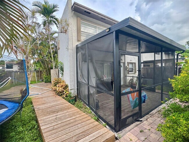 Building Photo - 6630 SW 112th Pl