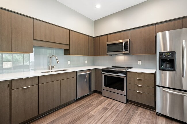 Building Photo - Beautifully Remodeled 3 Bedroom + 2 Full Bath Home!
