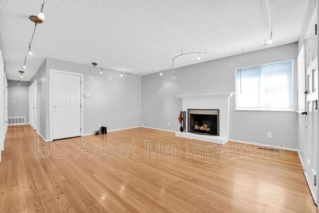 Building Photo - 6249 Highland Ave