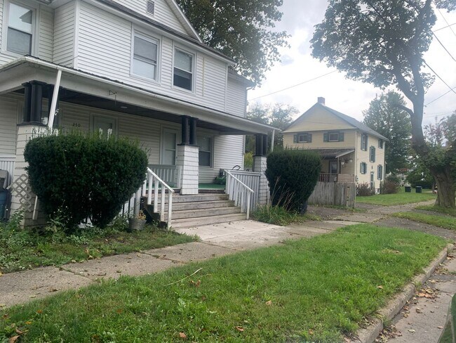 Building Photo - SR 248-250 Maple Ave