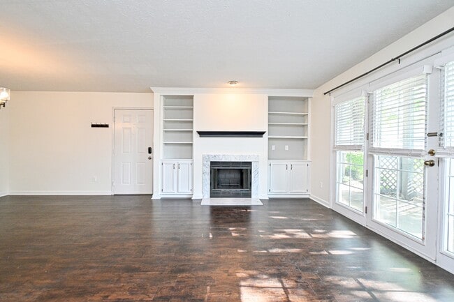 Building Photo - 3021 Stratford Ct