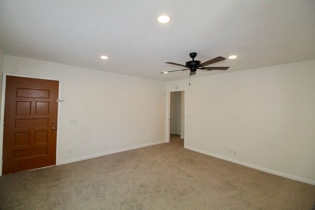 Building Photo - 8626 Summerdale Rd