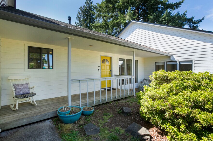 Building Photo - 23600 NE 10th Ave