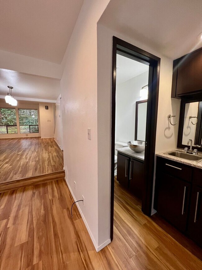 Building Photo - Westside Condo w/ Pool & Garage (Water Included)