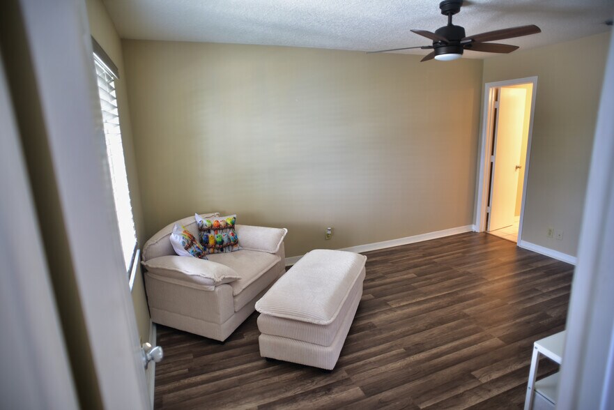 Second Bedroom - 950 S Kanner Hwy