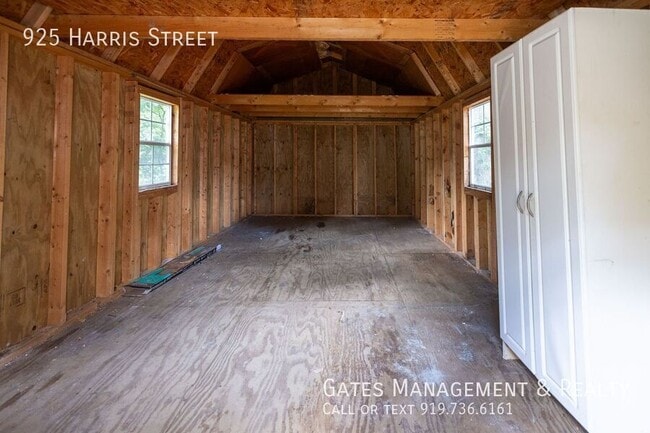 Building Photo - 925 Harris St