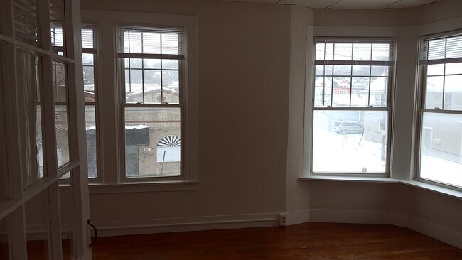 Building Photo - 448 Hawley Ave