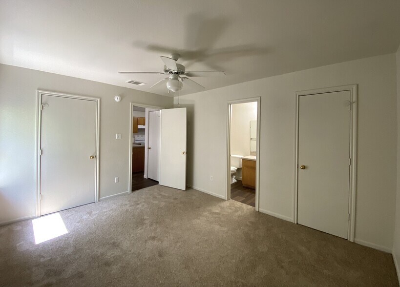 Building Photo - 334 S 40th St