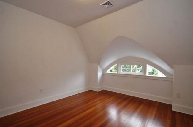 Building Photo - 345s