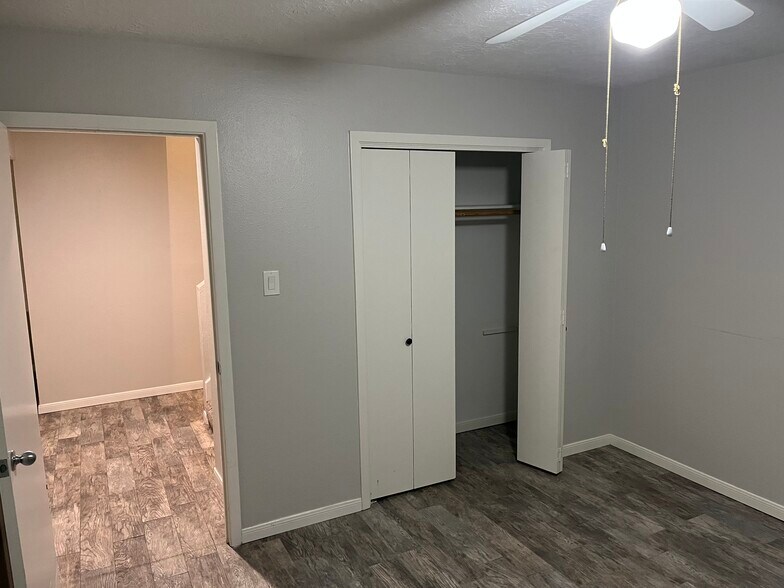 Building Photo - 1503 Wimbledon Dr