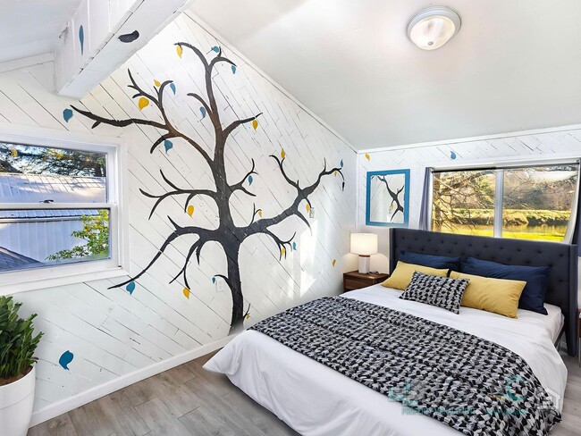 Building Photo - Beautiful River-View Home Near Downtown Warrenton