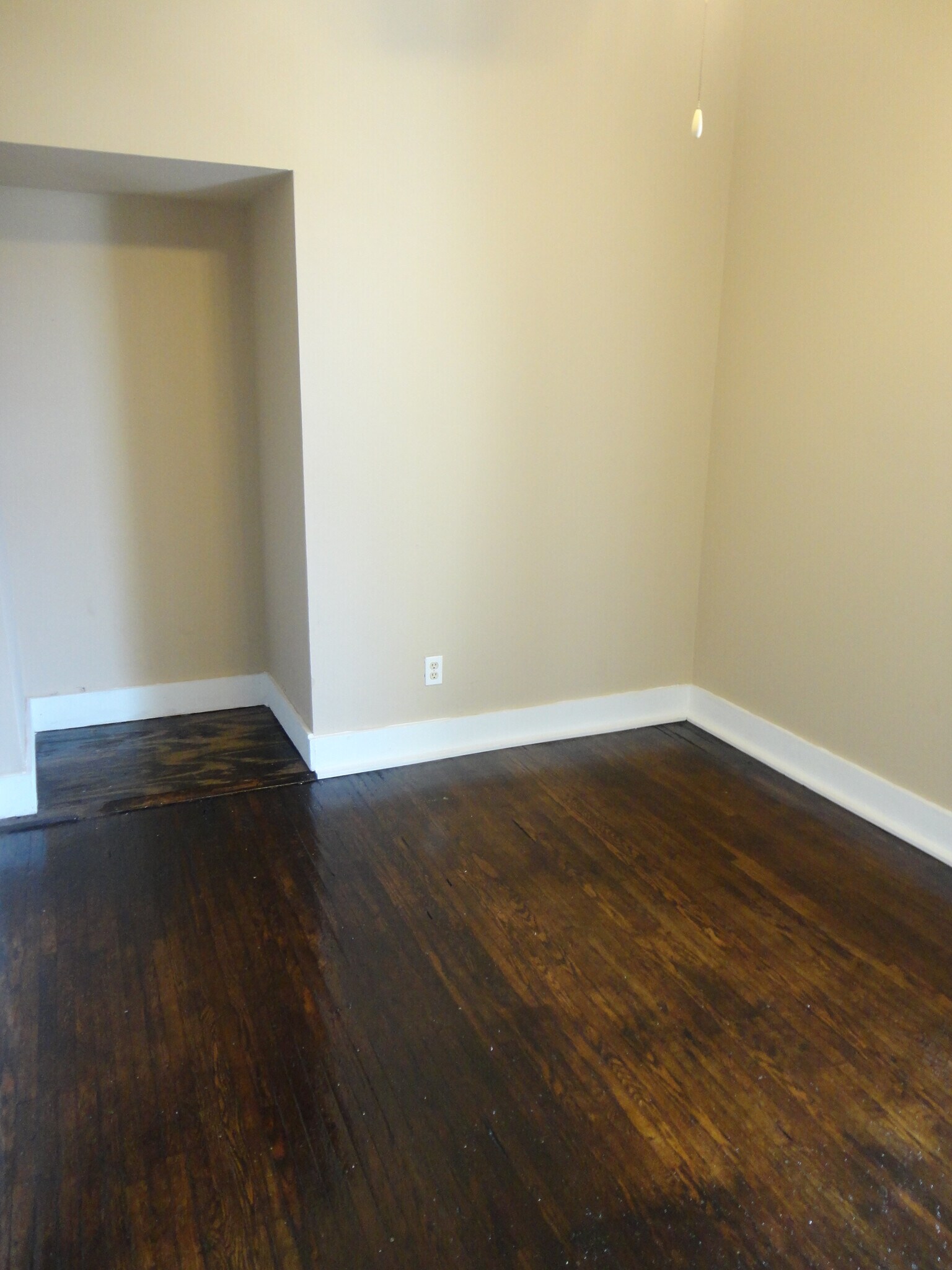 Building Photo - 213 E Mulberry St