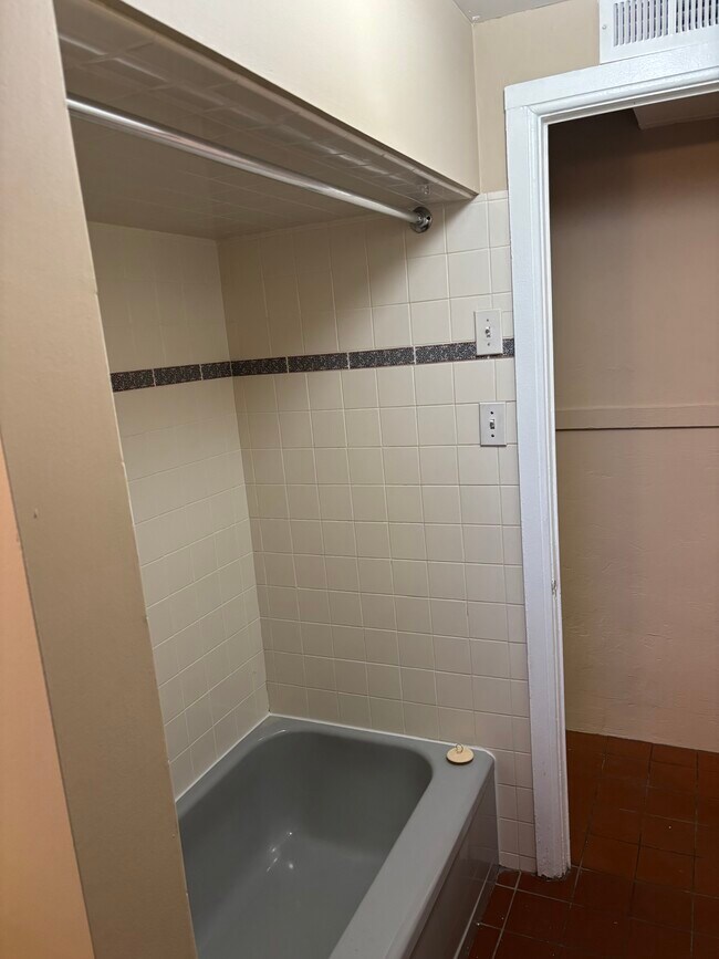 Building Photo - 725 Corona St