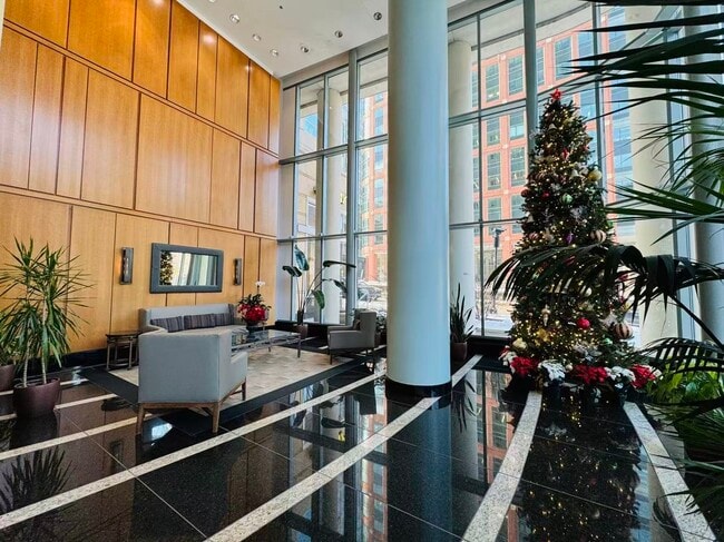 Building Photo - 345 N La Salle Dr