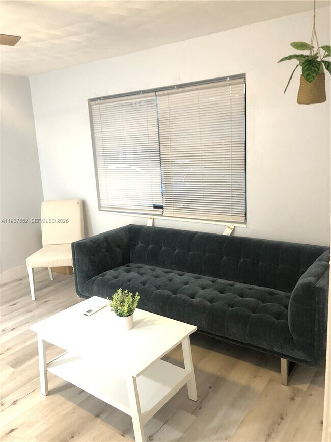 Building Photo - 1016 NE 17th Ave