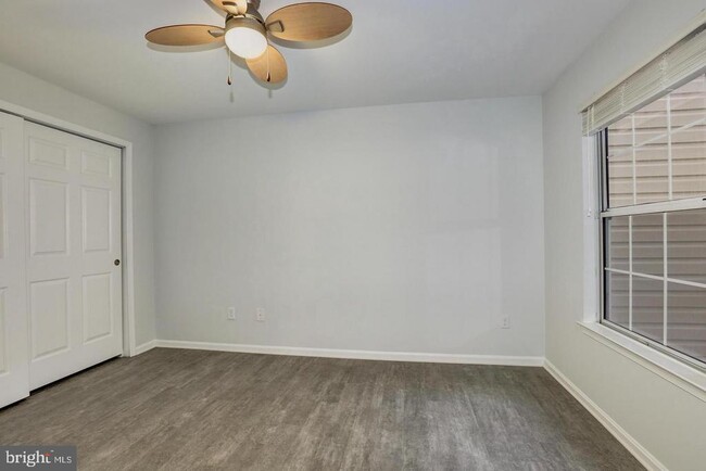 Building Photo - 921 Hillside Lake Terrace