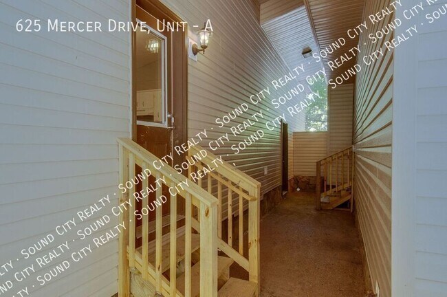 Building Photo - 625 Mercer Dr