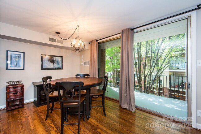 Building Photo - 400 Queens Rd